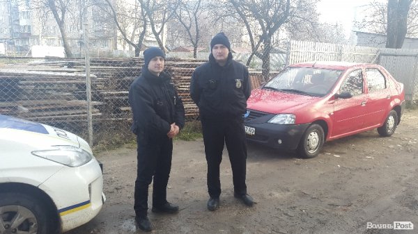 У Луцьку два наряди поліцейських затримали п'яного «в хлам» таксиста. ФОТО