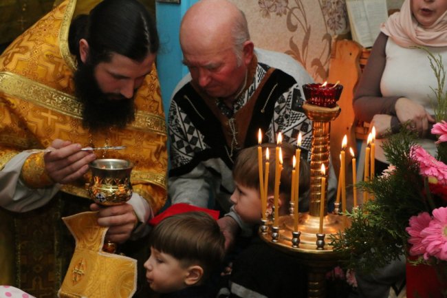 Прихильники УПЦ (МП) на Волині відправили святкову службу у священика вдома. ФОТО