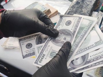 Керівницю благодійного фонду в Луцьку підозрюють в організації незаконного перетину кордону військовозобов'язаними