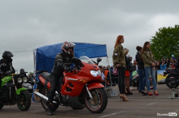 Поблизу Луцька відбулись показові заїзди мотоциклістів. ФОТО