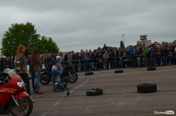 Поблизу Луцька відбулись показові заїзди мотоциклістів. ФОТО