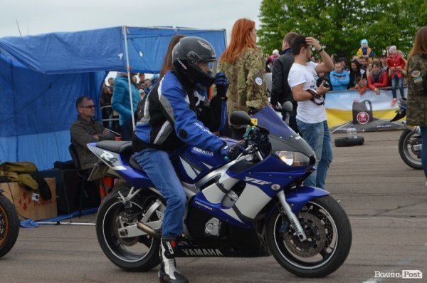 Поблизу Луцька відбулись показові заїзди мотоциклістів. ФОТО