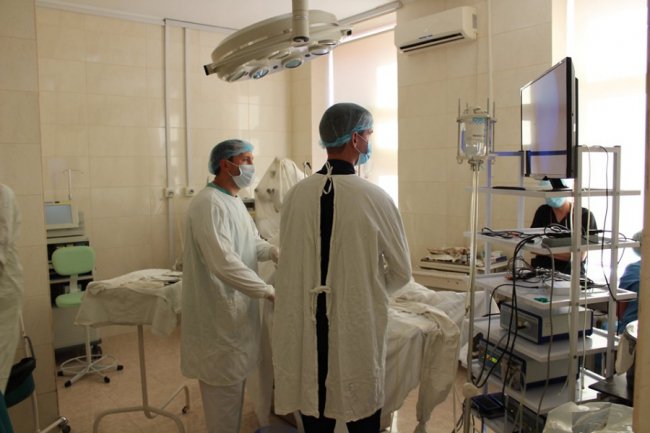 Волинські лікарі провели складну операцію на колінному суглобі. ФОТО