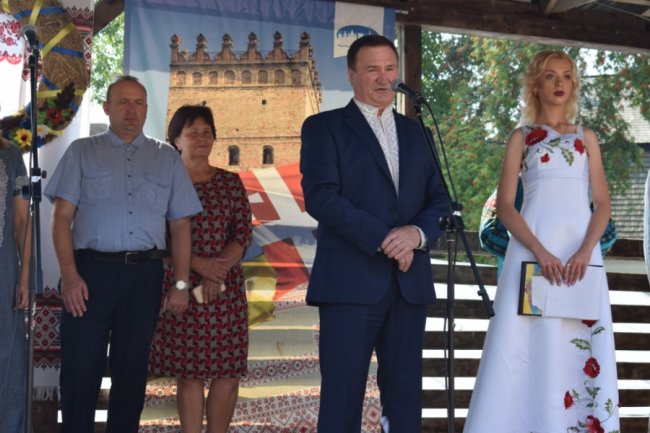 Першокурсників Луцького педколеджу посвятили у студенти. ФОТО