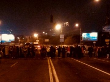 У Києві протестувальники заблокували шосе: виникли величезні затори