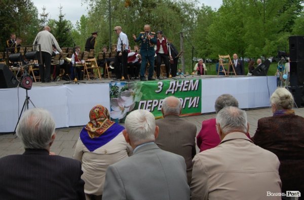 Як у Луцьку їли кашу і співали фронтових пісень