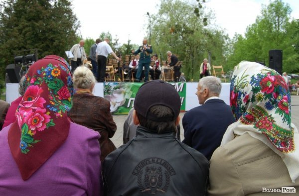 Як у Луцьку їли кашу і співали фронтових пісень