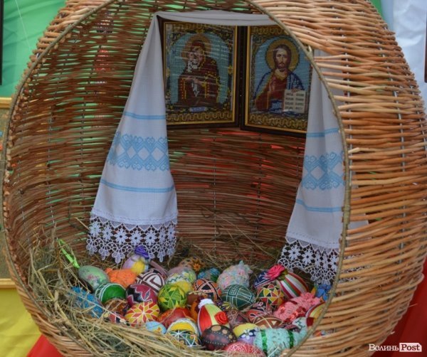 У центрі Луцька – виставка талантів зі всієї області. ФОТО 