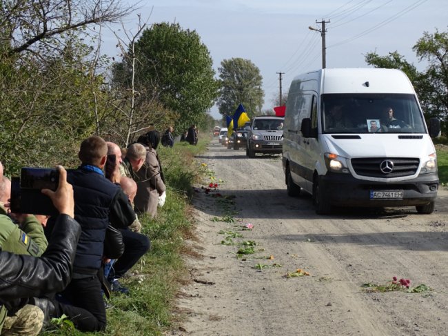 Осиротіли четверо дітей: на Волині поховали Героя Ігоря Кузьмюка