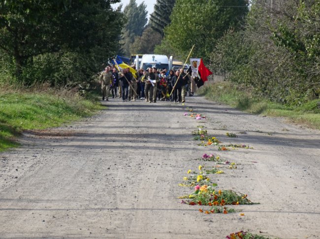 Осиротіли четверо дітей: на Волині поховали Героя Ігоря Кузьмюка