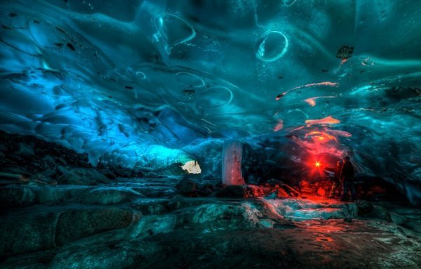 4. Ця печера - крижана порожнина, що знаходиться на глибині 120 метрів.