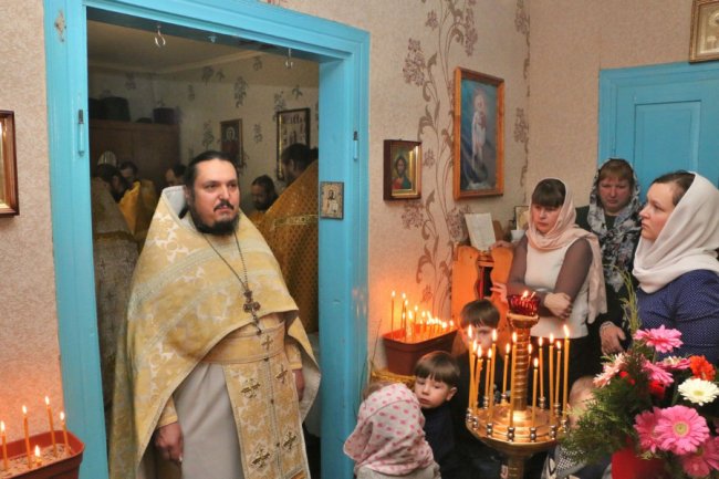 Прихильники УПЦ (МП) на Волині відправили святкову службу у священика вдома. ФОТО