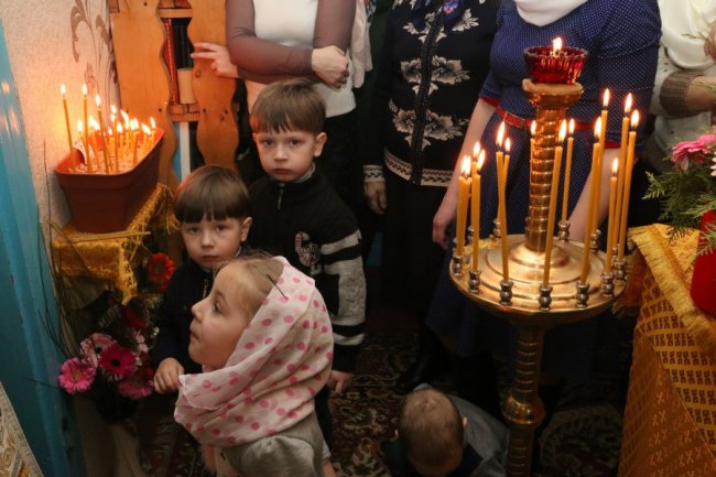 Прихильники УПЦ (МП) на Волині відправили святкову службу у священика вдома. ФОТО