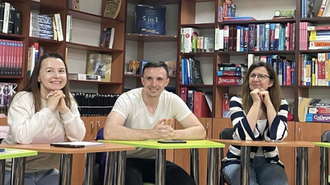 У Луцьку відновив роботу безплатний розмовний клуб англійської мови. ФОТО