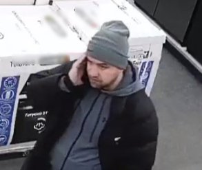 Поліцейські шукають підозрюваних у злочинах. ФОТО