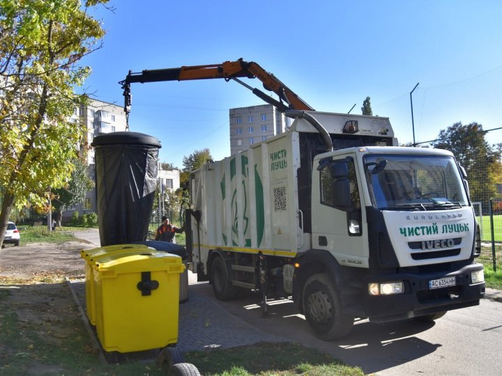 У Луцьку звичайні смітники замінюють на напівпідземні