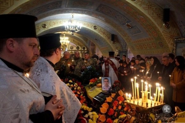 Сьогодні у Луцьку провели в останню путь загиблого Героя Сергія Грибкова. ФОТО