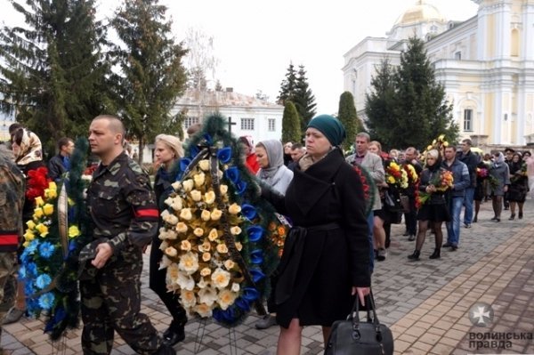 Сьогодні у Луцьку провели в останню путь загиблого Героя Сергія Грибкова. ФОТО