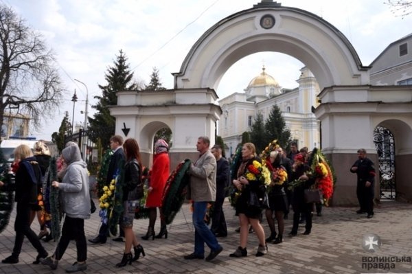 Сьогодні у Луцьку провели в останню путь загиблого Героя Сергія Грибкова. ФОТО