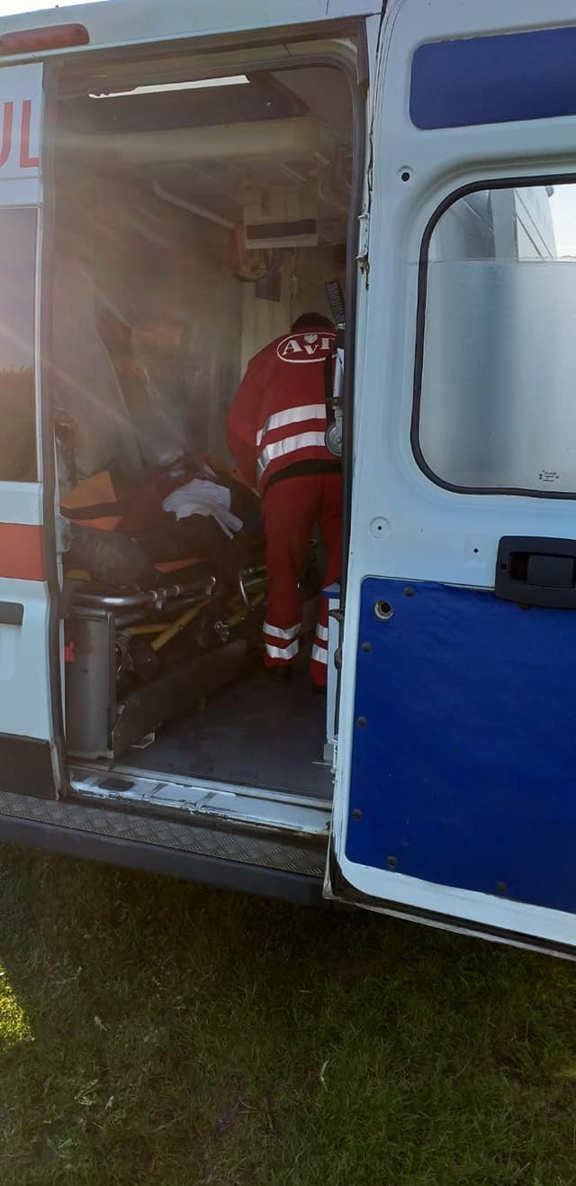 На Рівненщині важкотравмований водій ніч пролежав в понівеченому тракторі. ФОТО