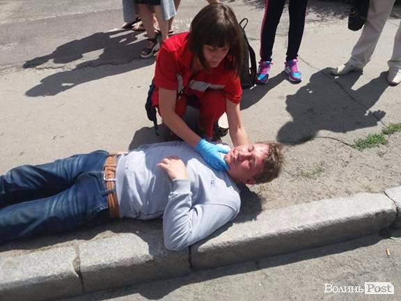 У Луцьку посеред вулиці побили чоловіка