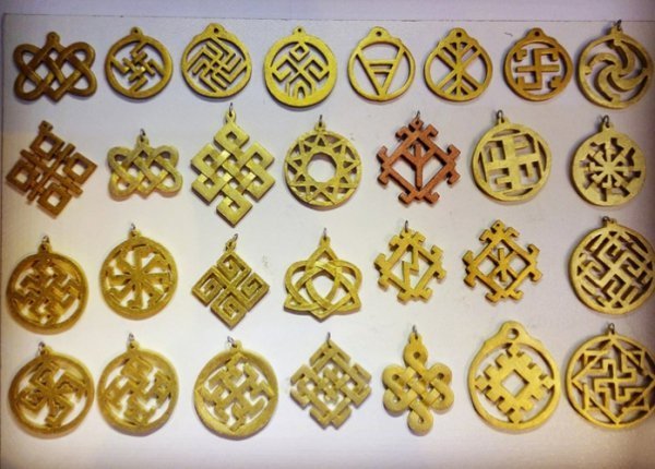 Волинський студент створює шедеври із дерева і паперу