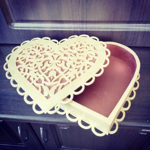 Волинський студент створює шедеври із дерева і паперу