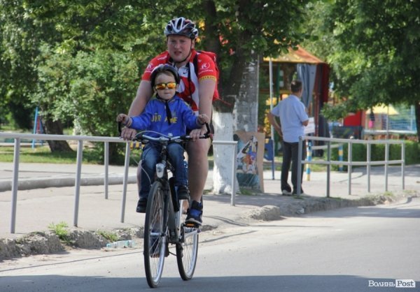 Велодень у Луцьку зібрав більше тисячі людей. ФОТО 