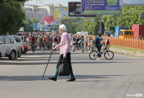 Велодень у Луцьку зібрав більше тисячі людей. ФОТО 