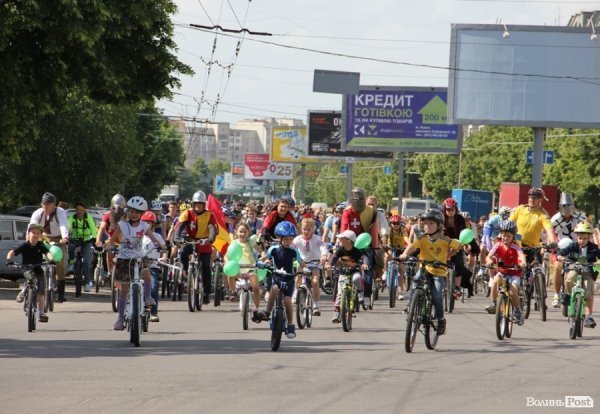 Велодень у Луцьку зібрав більше тисячі людей. ФОТО 