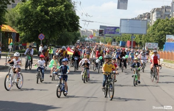 Велодень у Луцьку зібрав більше тисячі людей. ФОТО 