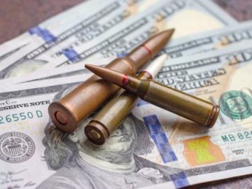 Скільки грошової допомоги отримала Україна з початку вторгнення РФ