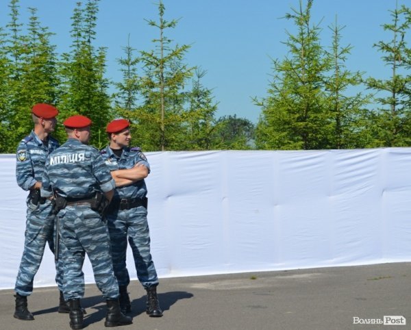 Міліції на заході не бракувало, однак усе відбувалося мирно