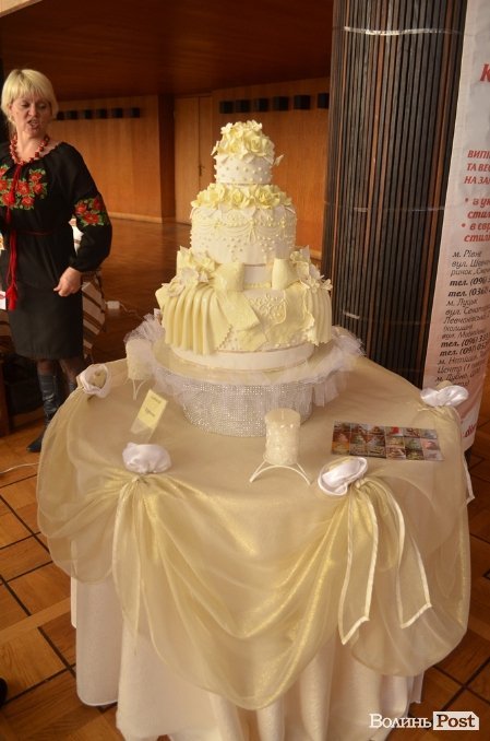 У Луцьку показали «весілля по-новому». ФОТО