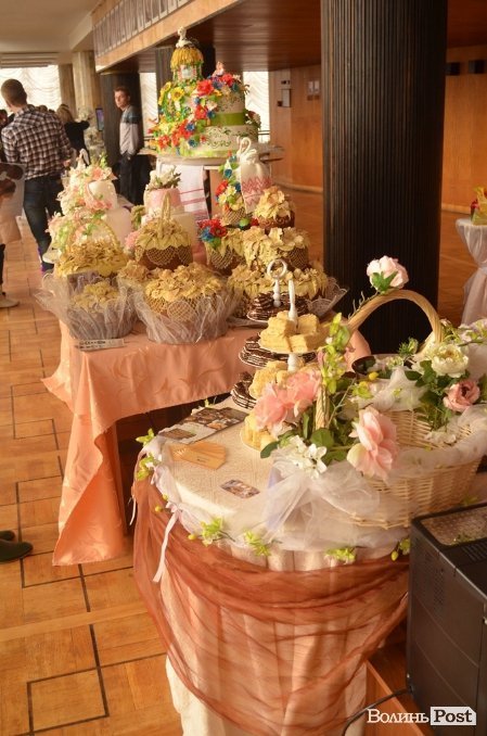 У Луцьку показали «весілля по-новому». ФОТО