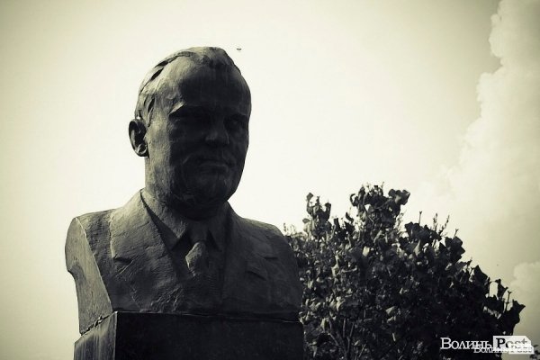 Пам’ятник на могилі Юхима Ярощука