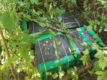 Контрабандисти намагалися через річку переправити цигарки до Польщі