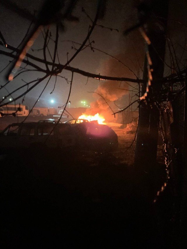 У Луцьку на платній парковці загорівся автомобіль. ВІДЕО