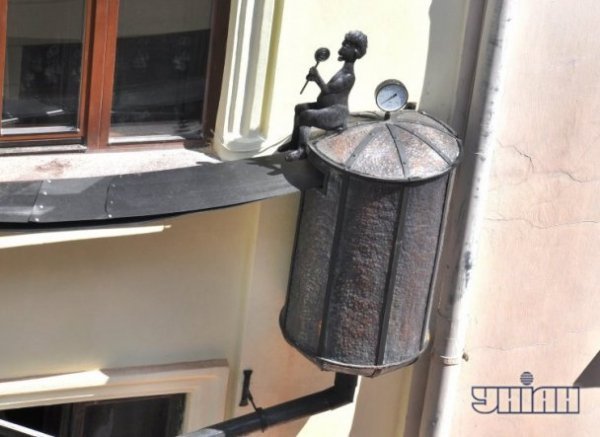 Львів'яни креативно прикрасили свій будинок. ФОТО