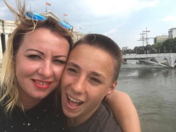 Директорка Луцького зоопарку зворушливо привітала сина з 15-річчям. ФОТО