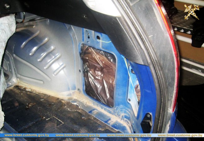 Волинянин хотів нелегально провезти у Білорусь майже 100 кілограмів сала. ФОТО