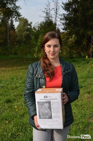 Волонтери з допомогою йоги збирали гроші на лікування дитини. ФОТО