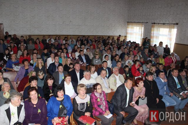 З танцями, хором і священником: школа на Волині весело «відгуляла» 90-річний ювілей. ФОТО