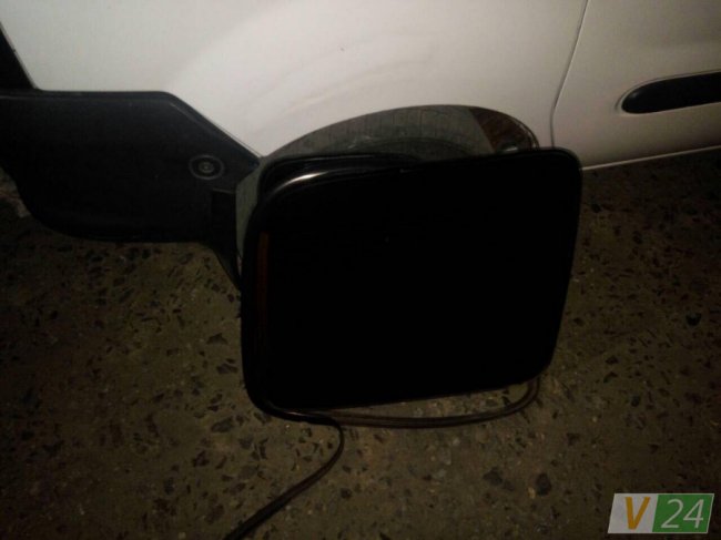 У Луцьку вночі обікрали автомобіль. ФОТО