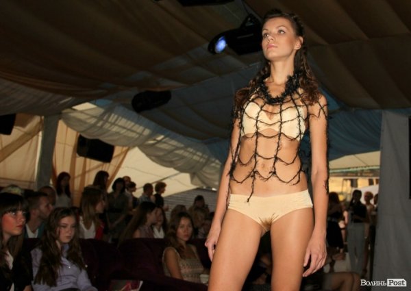 Довгоногі красуні, купальники, сукні: День моди в Луцьку. ФОТО