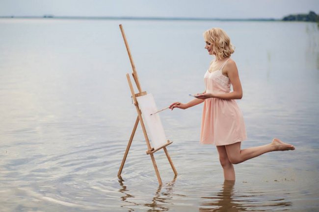 Озерна еротика: як звабливі красуні позували на Світязі. ФОТО