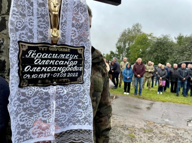 Громада на Волині попрощалася з двома захисниками. ФОТО