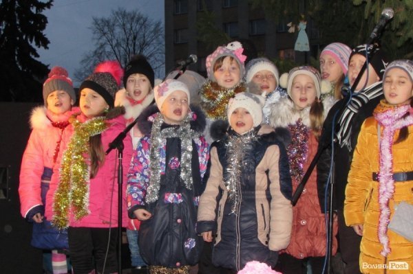 У Володимирі-Волинському відбулось відкриття новорічної ялинки. ФОТО