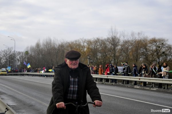 Євроланцюг за 50 кілометрів від Луцька. ФОТО. ВІДЕО