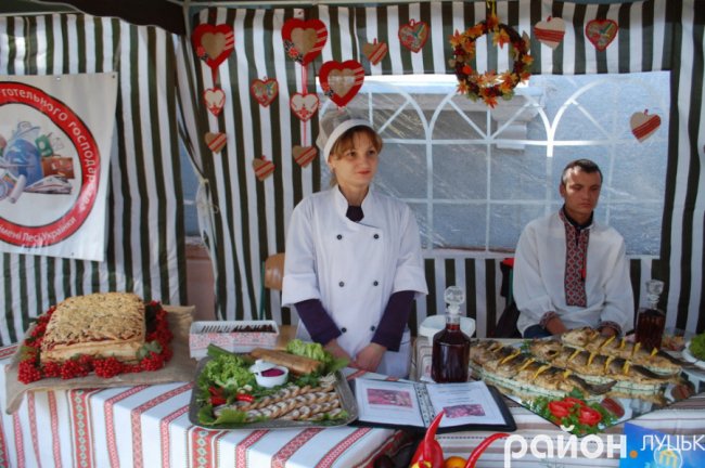 «Бурштинова осінь»: страви, мода і музика